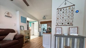 Interior - Game Sunroom-Sleeps 8-Beaches-RV Charger (Largo)