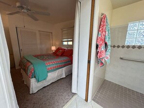 2 bedrooms, desk, iron/ironing board, travel cot