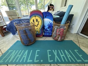 2 Schlafzimmer, Schreibtisch, Bügeleisen/Bügelbrett, Reisekinderbett