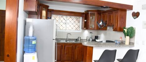 Microondas, horno, placa de cocina