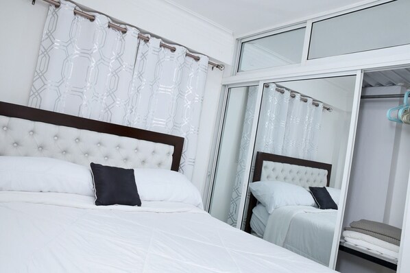 2 bedrooms, iron/ironing board, WiFi, bed sheets - Cozy 1st Floor 2-bedroom apartment in La Vega with WiFi, AC, Self-Check-In (La Vega)