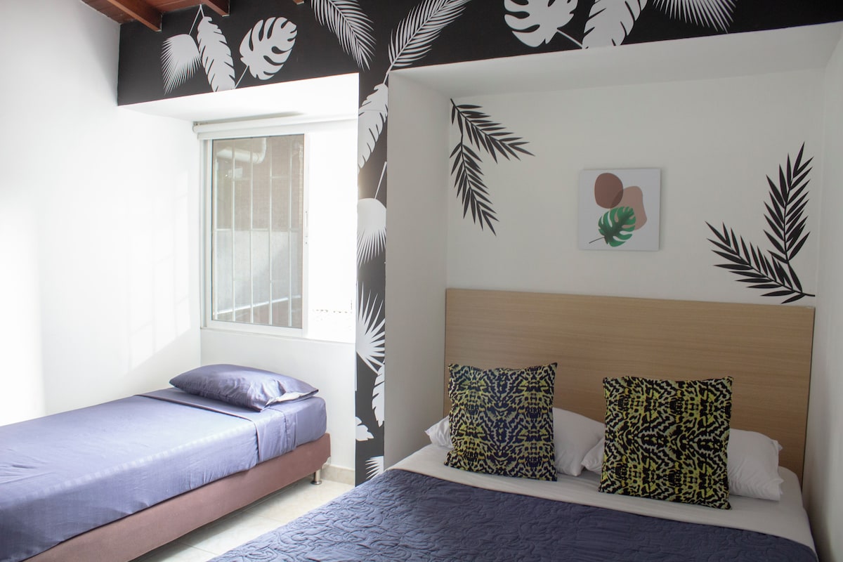Habitación básica doble, 2 habitaciones | Escritorio, espacio para trabajar con un portátil, wifi gratis