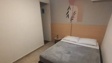 Economy dubbelrum | Skrivbord, arbetsyta för laptop och gratis wi-fi