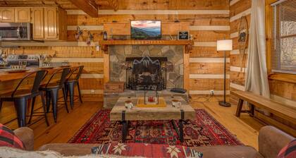 Hidden Hideaway 2 Bedroom Cabin by RedAwning