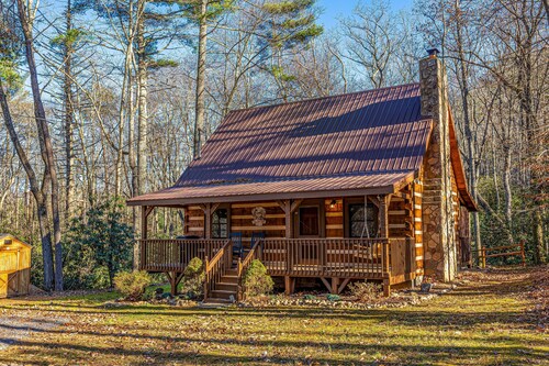 Hidden Hideaway 2 Bedroom Cabin by RedAwning