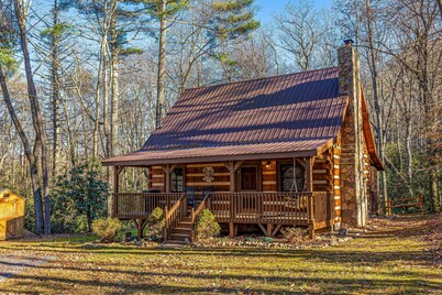Hidden Hideaway 2 Bedroom Cabin by RedAwning