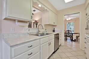 House, 3 Bedrooms | Private kitchen | Fridge, oven, coffee/tea maker, toaster - Comfy Home W/ Great Accessibility 3 Bedroom Home by RedAwning (Universal City)