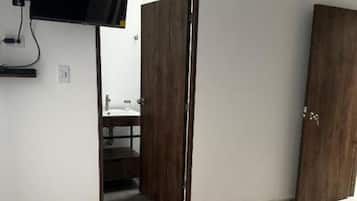 3 camere, una scrivania, Wi-Fi gratuito, lenzuola