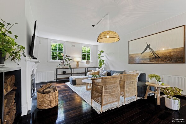 تلفزيون ذكي، مدفأة، ستيريو