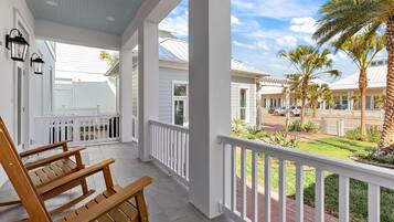 House, 3 Bedrooms | Balcony