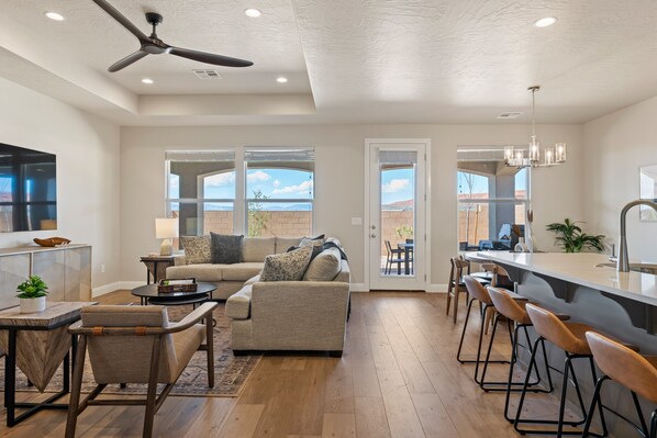 Hus - 4 sovrum | Vardagsrum | Smart-tv