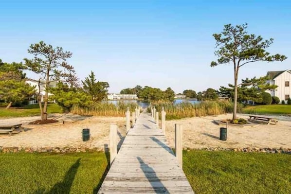 Property grounds - Cozy Lake-House Movie Theater min to the OC (Selbyville)