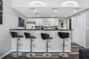 Private kitchen - Well-Located Cozy Townhouse Retreat (Gulfport)