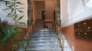 A marble staircase with gold handrails leading to a landing. - Miramare Luxury Suites (Trieste)