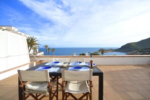 تناول الطعام بالخارج