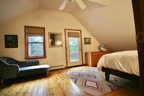 4 bedrooms, WiFi, bed sheets - Catskills Retreat on 10 Acres w/ Private Creek (Olivebridge)