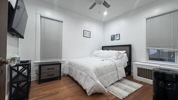 3 bedrooms, desk, iron/ironing board, travel crib