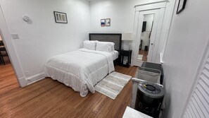 3 Schlafzimmer, Schreibtisch, Bügeleisen/Bügelbrett, Reisekinderbett