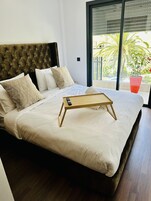 Apartamento clásico, vistas a la ciudad | 1 dormitorio, decoración individual, mobiliario individual