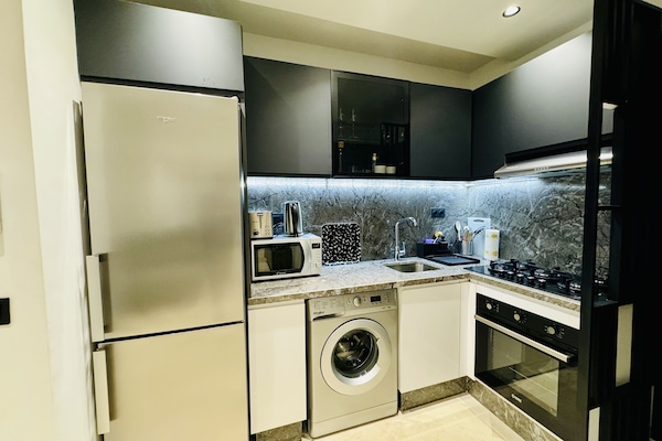 Apartamento Premium, vistas a la ciudad | Cocina privada | Máquina de café espresso, cafetera o tetera y hervidor eléctrico