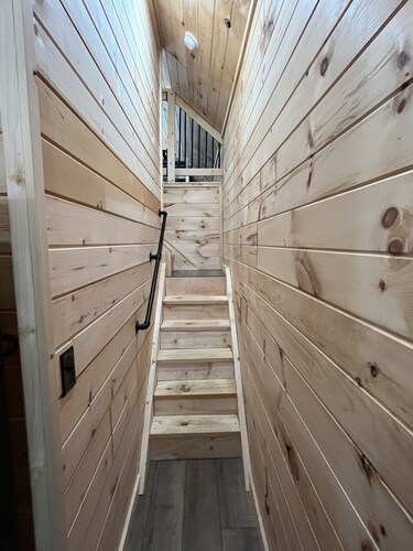 Lillie's Pad -Cozy 2-bedroom cabin- 20 miles from Natural Bridge in Beattyville.