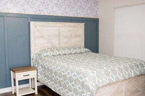 3 bedrooms, desk, iron/ironing board, WiFi