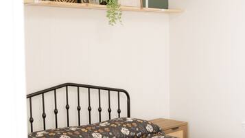 3 bedrooms, desk, iron/ironing board, WiFi