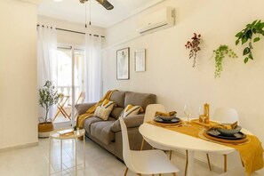 TV - Bright apartment on the beach (Torrevieja)