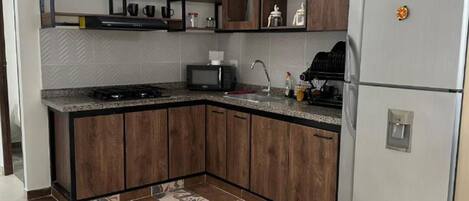 Gallery Apartment | Dapur peribadi | Peti sejuk/penyejuk beku saiz penuh, ketuhar gelombang mikro