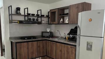 갤러리 아파트 | 전용 주방 | 대용량 냉장고, 전자레인지, 커피/티 메이커, 밥솥