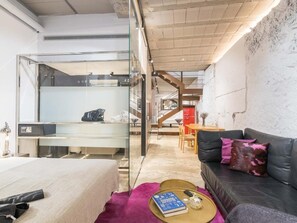 2 bedrooms, in-room safe, iron/ironing board, travel cot - My Space Barcelona Industrial Loft with Private Terrace in Sant Gervasi for 5 (Barcelona)