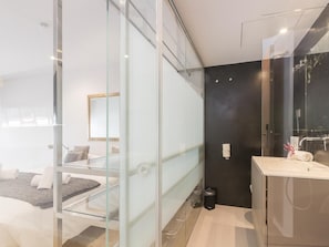 Shower, eco-friendly toiletries, hair dryer, towels