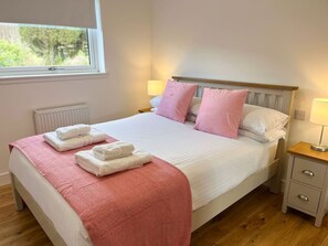 4 makuuhuonetta, silitysrauta/-lauta, Wi-Fi, vuodevaatteet