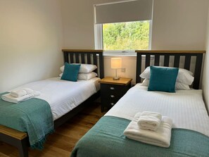 4 bedrooms, iron/ironing board, WiFi, bed sheets