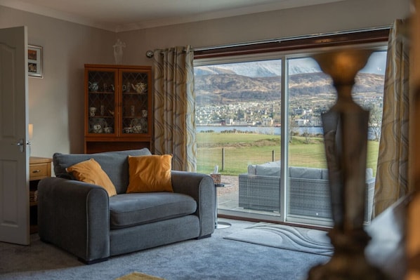 TV, DVD player - Ben View located in Teslaig, Fort Willam (Treslaig)