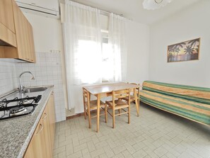 Kühlschrank, Kochgeschirr/Geschirr/Besteck