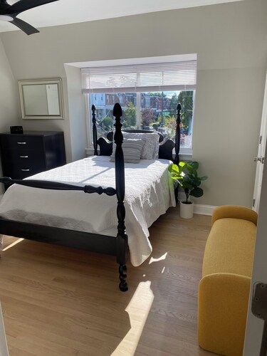 Newly renovated home In the heart of Washington, DC with easy and FREE parking!