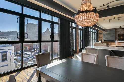 Huge 3 Bedroom Condo, Central Downtown Asheville