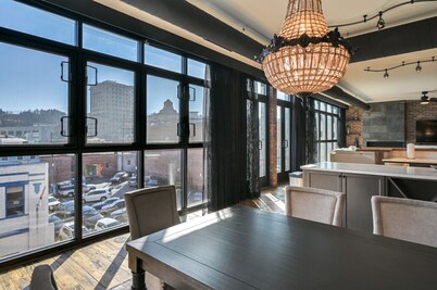 Huge 3 Bedroom Condo, Central Downtown Asheville