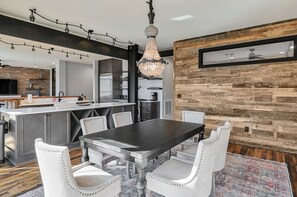 Dining - Huge 3 Bedroom Condo, Central Downtown Asheville (Asheville)