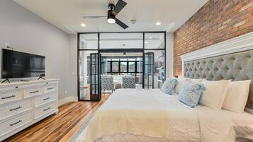 3 Schlafzimmer, Schreibtisch, Bügeleisen/Bügelbrett, WLAN