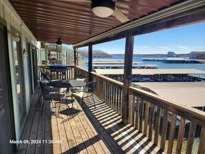 屋外ダイニングエリア