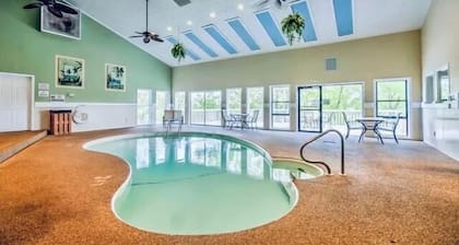 Waterfront Cozy 3-bedroom condo in Lake Ozark with WiFi, AC, Boatslip additional