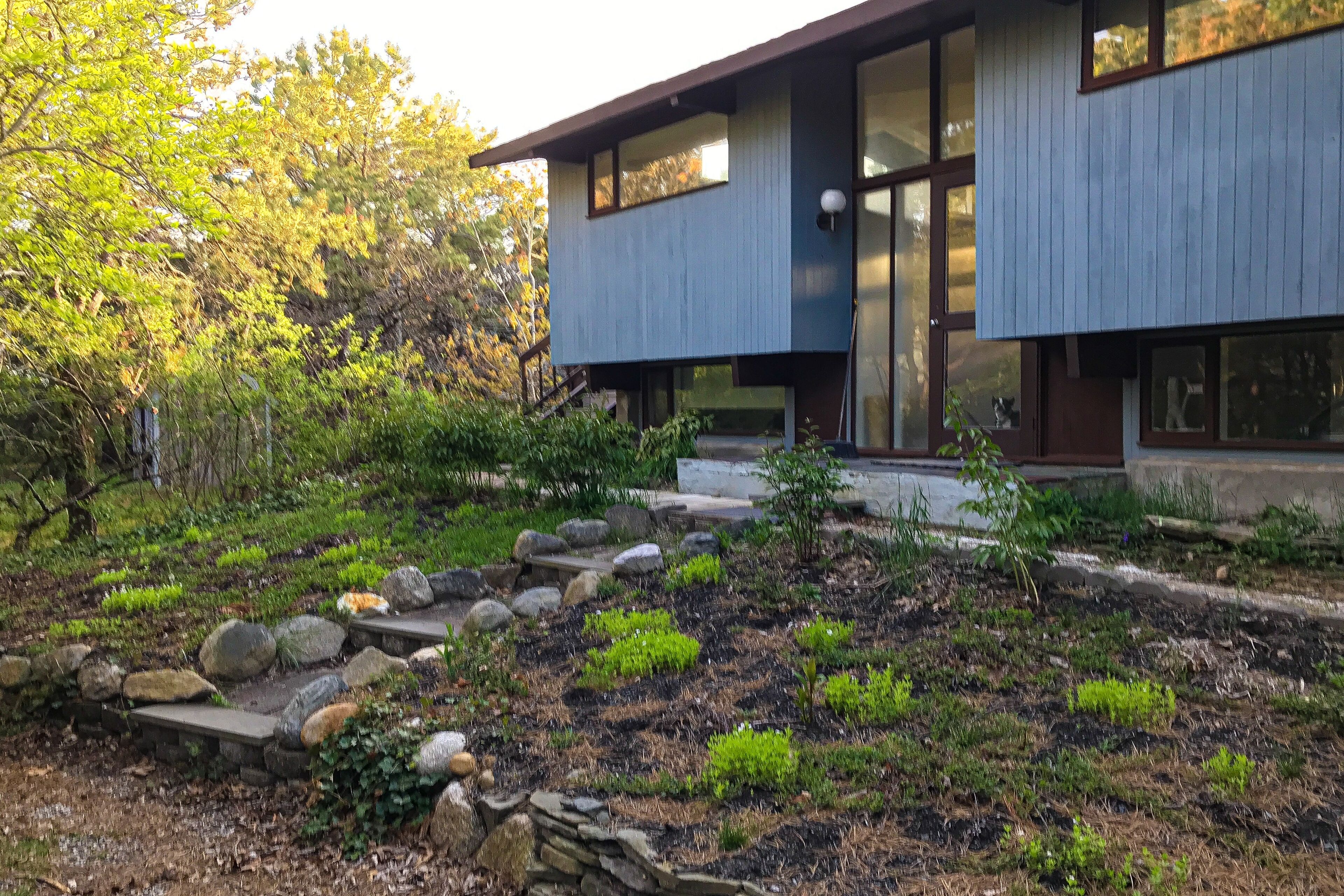 Mid-century private home with wood fireplace, large deck, grill, & W/D