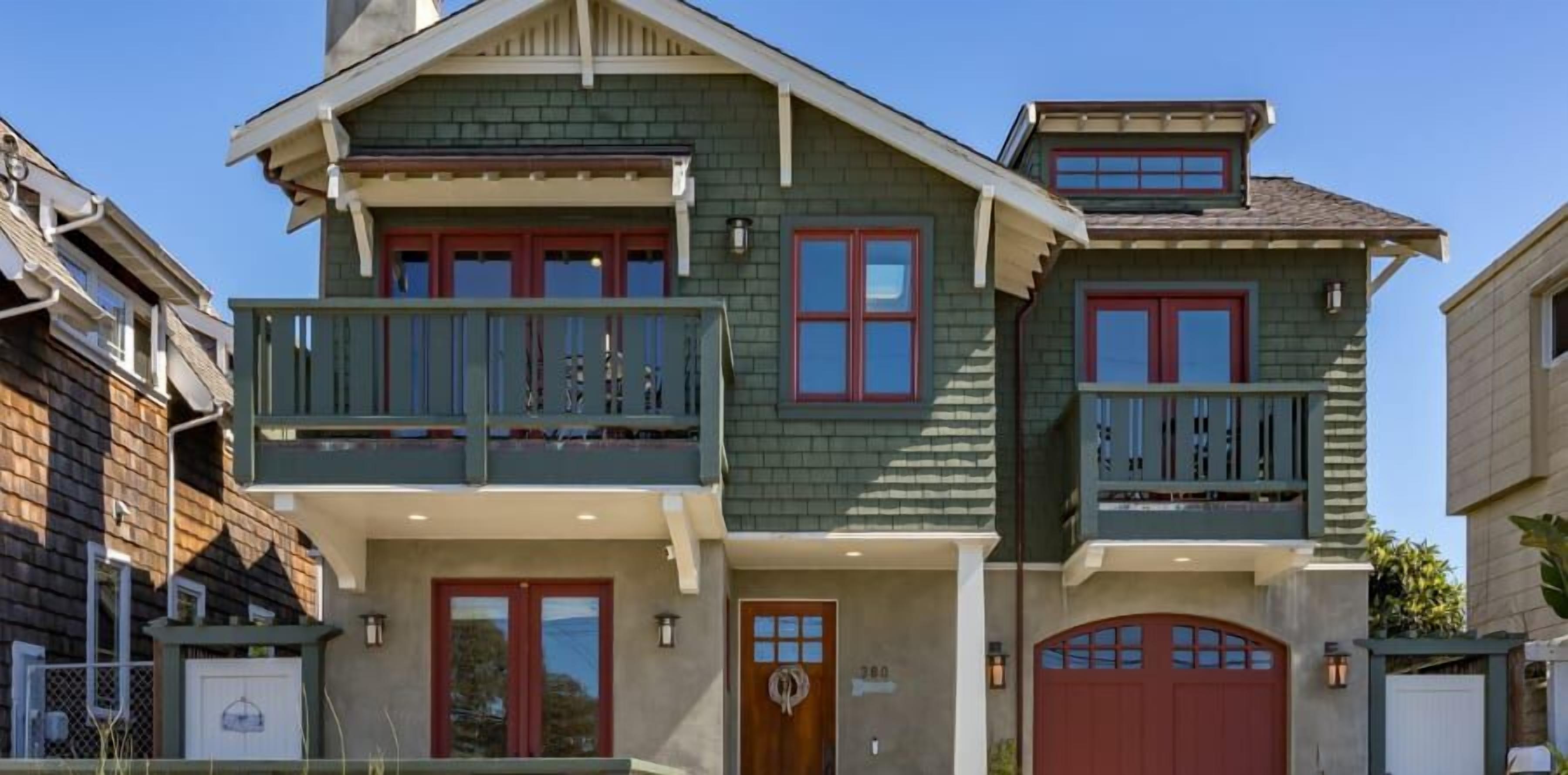 3 Bedroom Home - walking distance to the harbor!