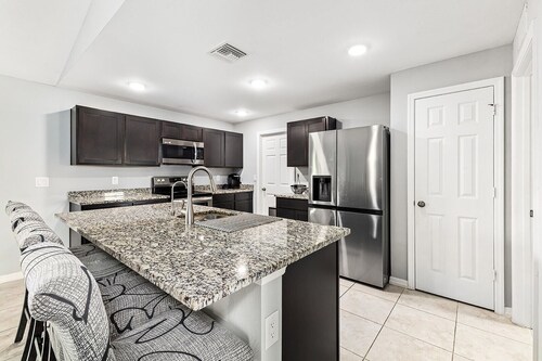 Family Friendly Home/BRAND NEW House/ Central Location/kitchen essentials/Lanai