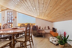 Villa, 3 habitaciones, piscina privada, vistas al jardín | Salón