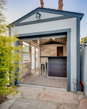 Terrace/patio - Minutes away from Las Vegas downtown and strip, phenomenal home. (Las Vegas)