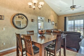 Dining - Luxury Condo With Boat Slip (Branson)