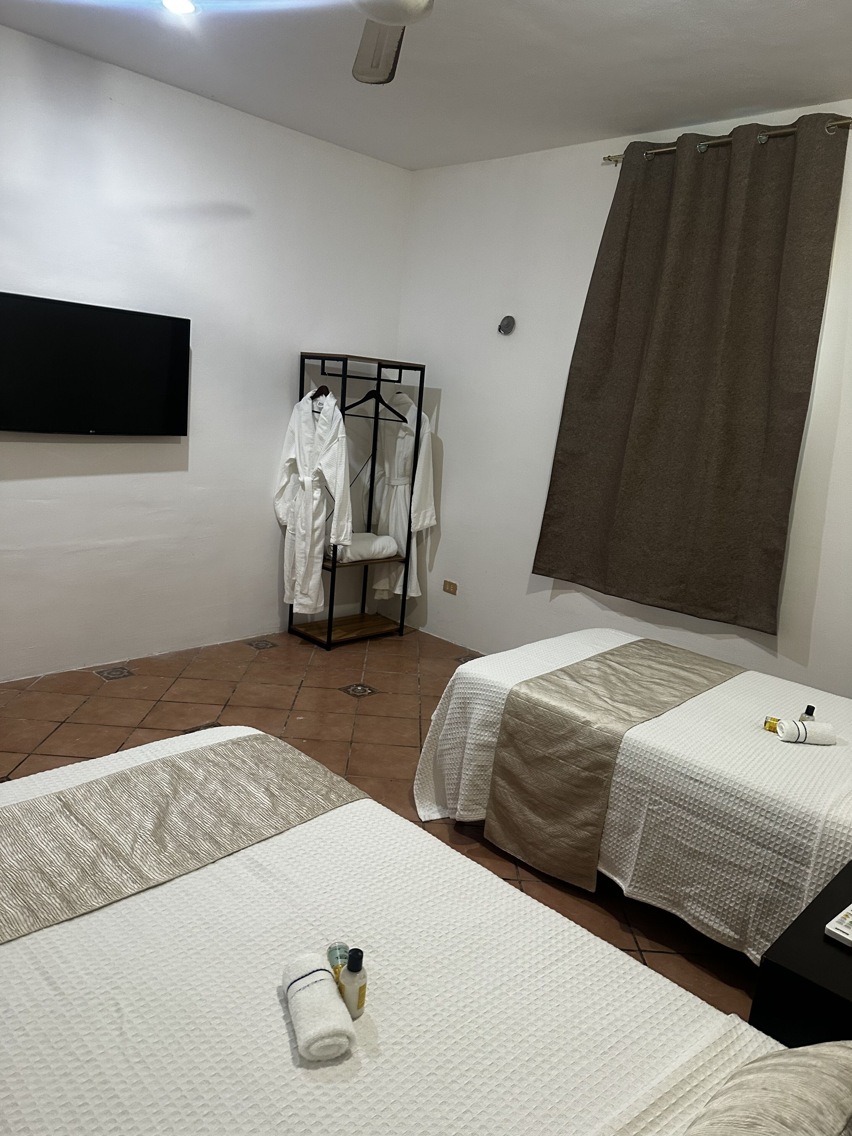 2 Schlafzimmer, Schreibtisch, Bügeleisen/Bügelbrett, kostenloses WLAN